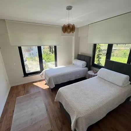 Doganin Icinde Kiralik Hotel